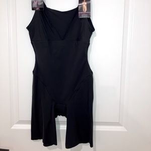 Maidenform Women’s Wear Your Own Bra Singlet Shapewear. FL2556